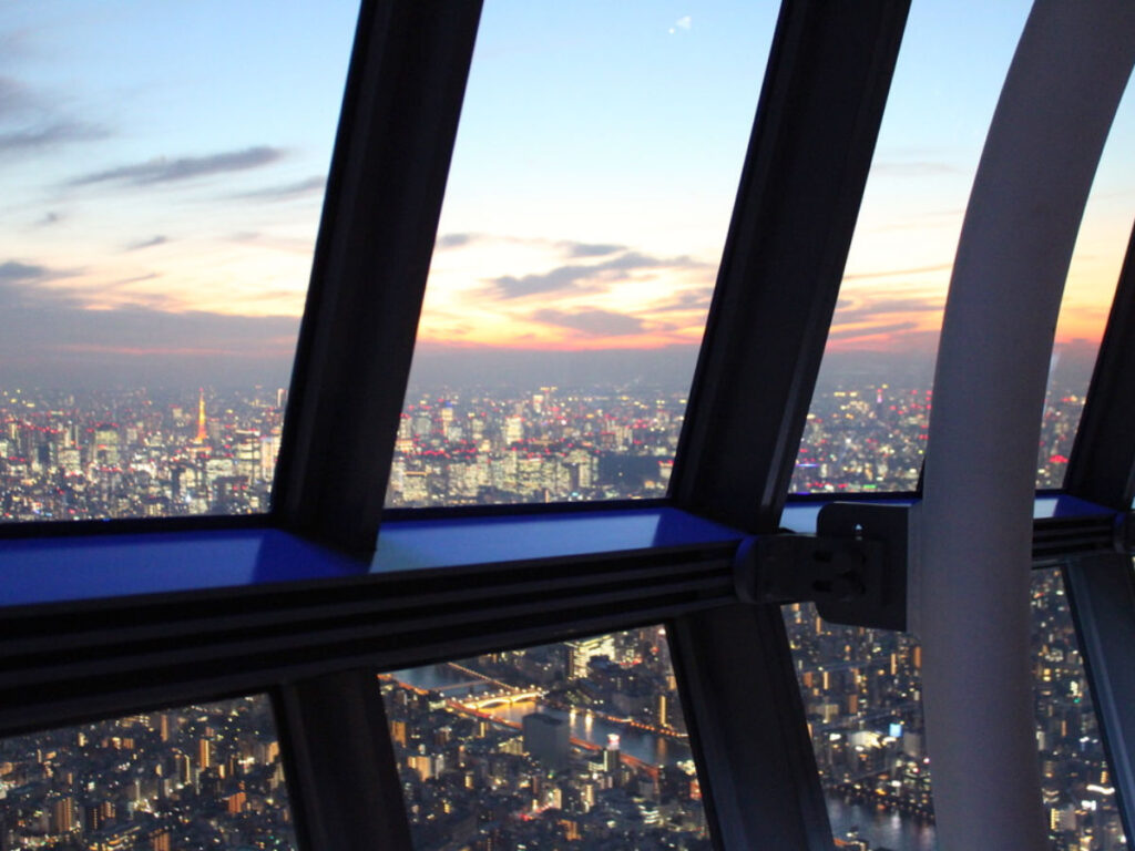 Views of the sun starting to set at the Tokyo Skytree
