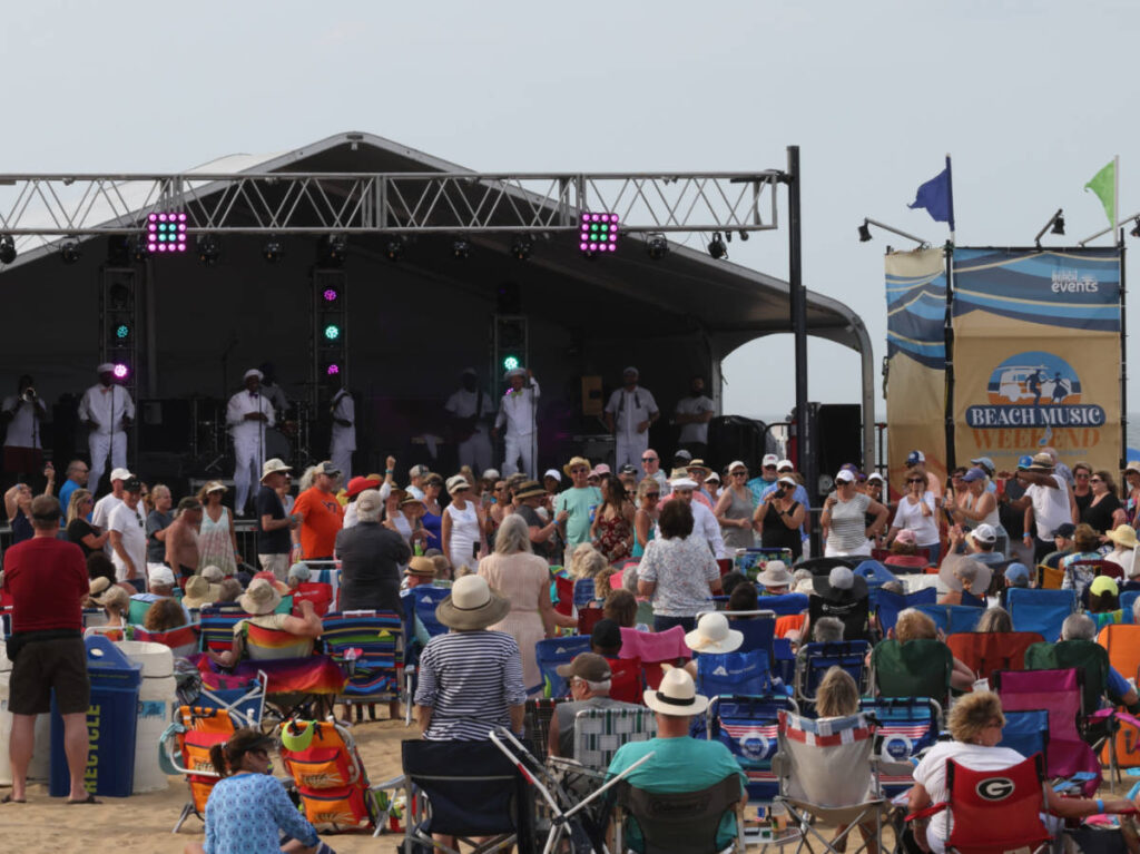 The crowd enjoying at the beach concert