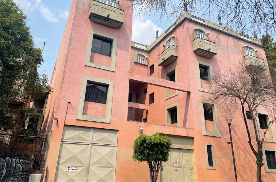 View of a building in Mexico City under the clear blue sky