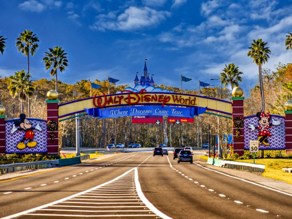 The welcome arch sign of Walt Disney World