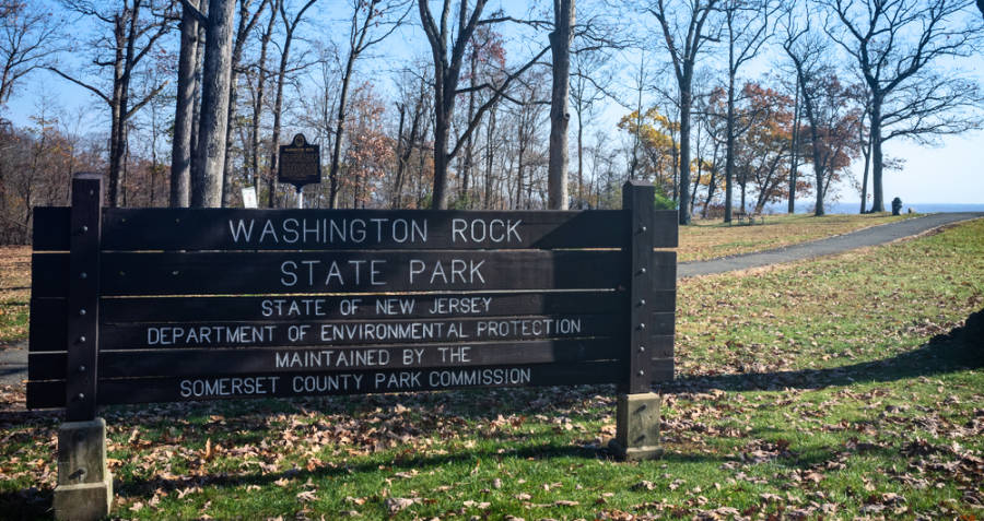 View of the signage at the Washington Rock State Park