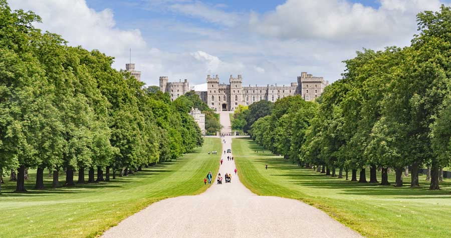 A straight path going to Windsor Castle