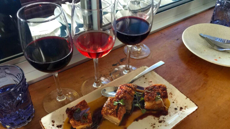 Wines and food served at Échale