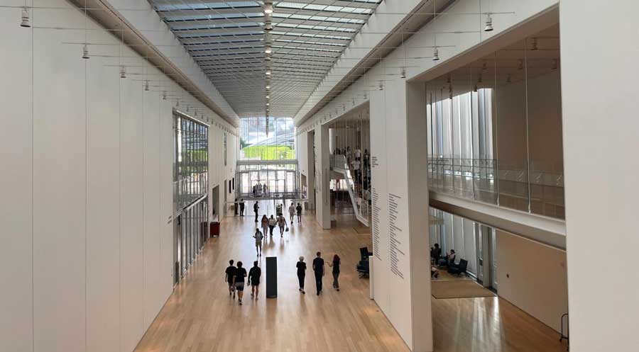 People inside the The Art Institute of Chicago