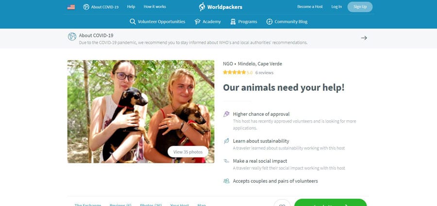 View of two woman holding a dog in Worldpackers website