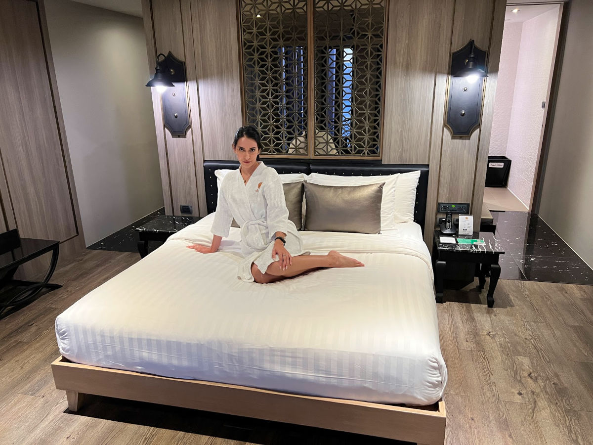 Writer Clara sitting comfortably on the bed at De Chai the Deco