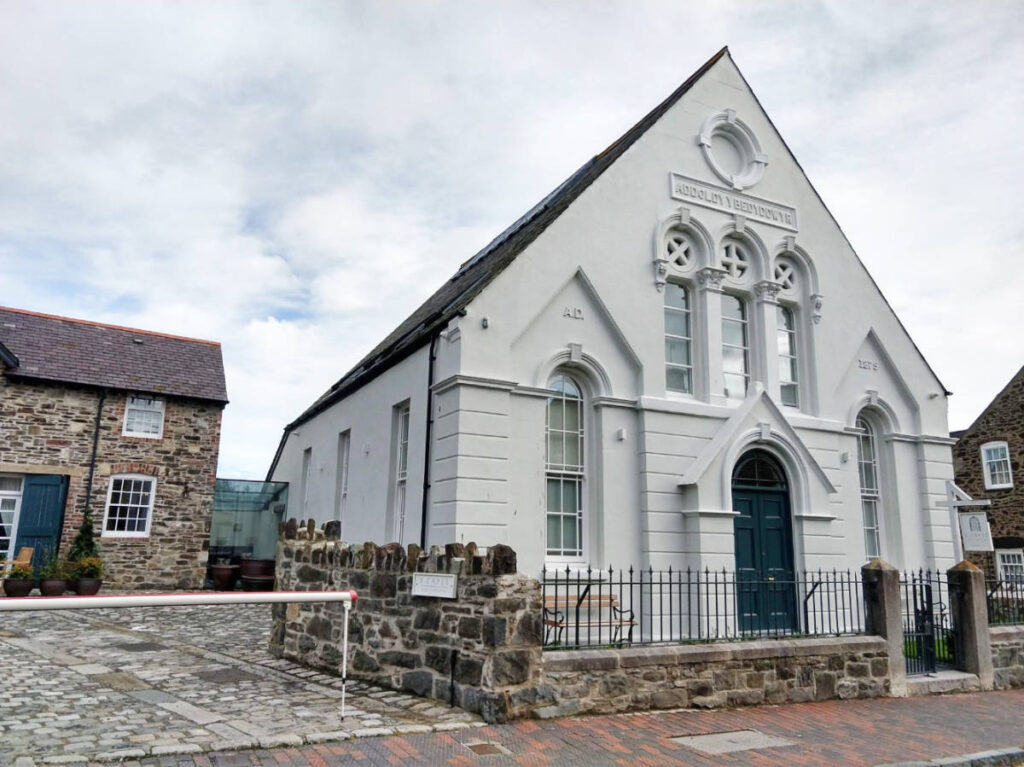 The Y Capel Guest House building from the outside