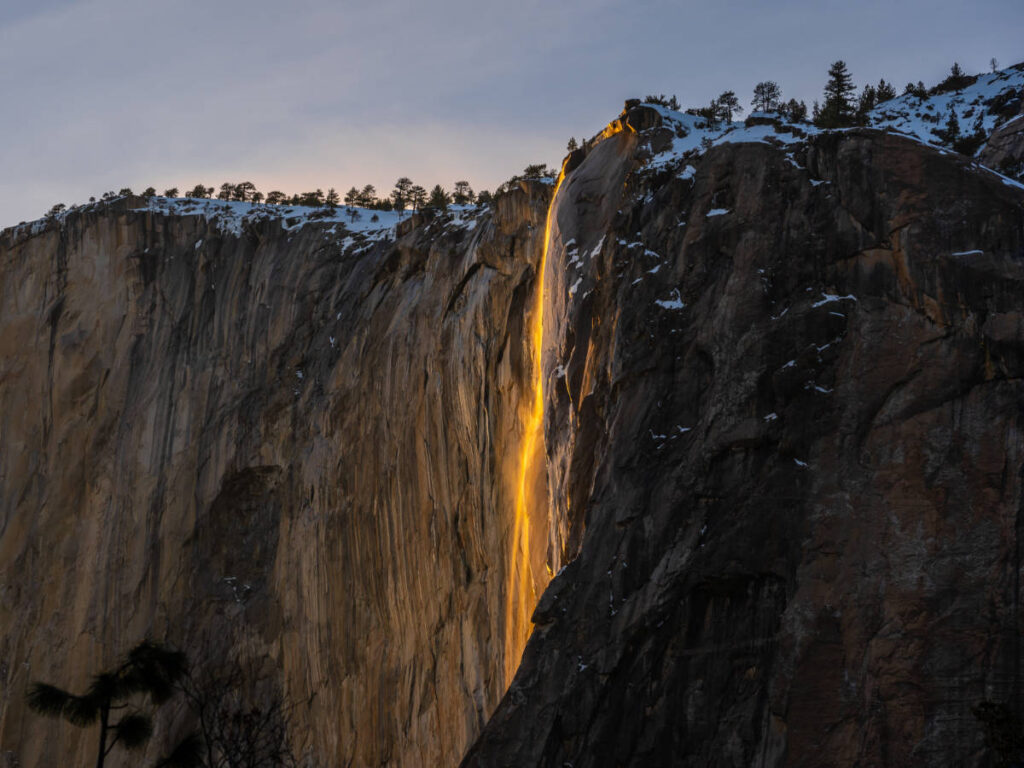 Clear view of the Yosemite Firefall in California