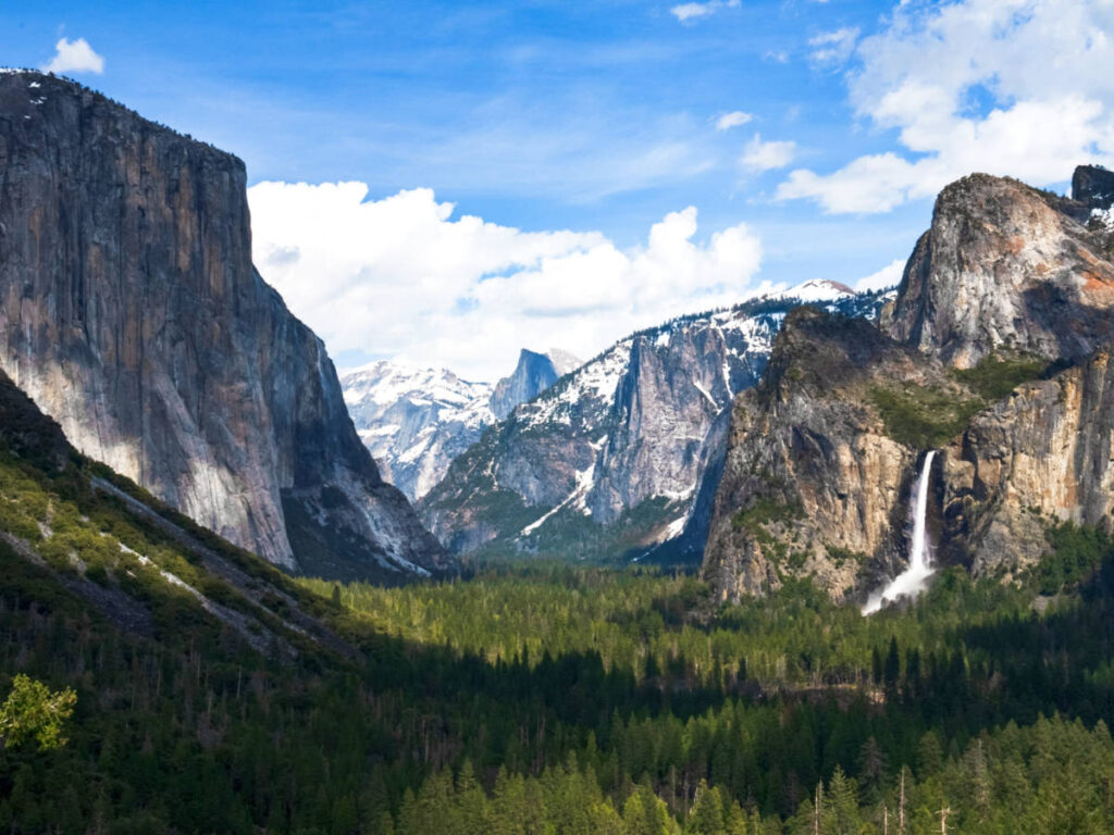 Picturesque tunnel view of Yosemite National Park