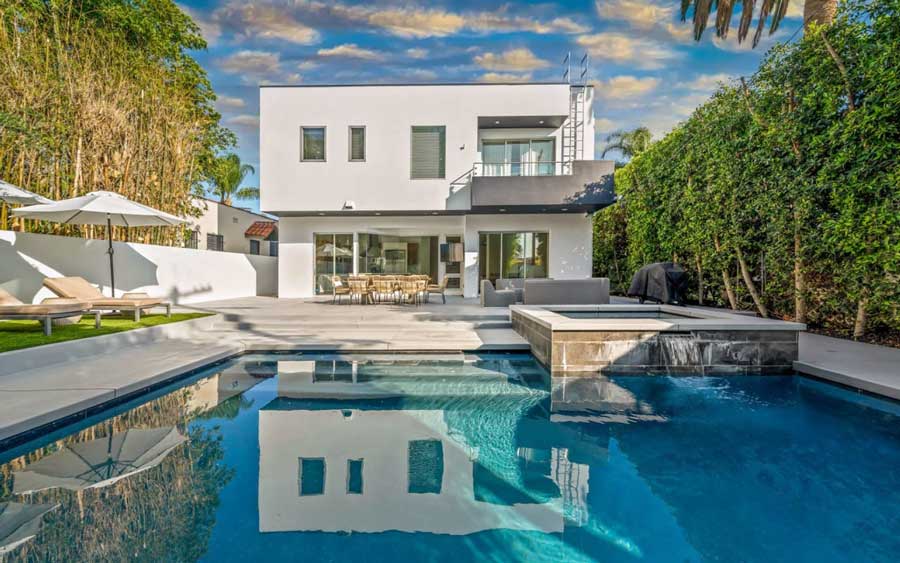 View of the You Have Arrived from the outside in Los Angeles