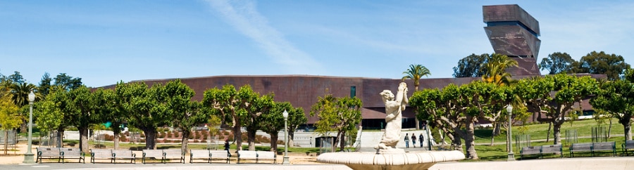 Panoramic view of de Young Museum and courtyard