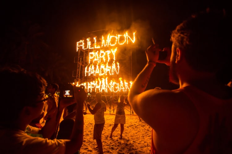 The people enjoying the full Moon Party at Koh Phangan