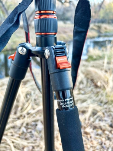 Closeup look of the detachable monopod of GEEKOTO 77’’ Tripod